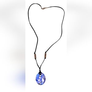 Glass pendant necklace